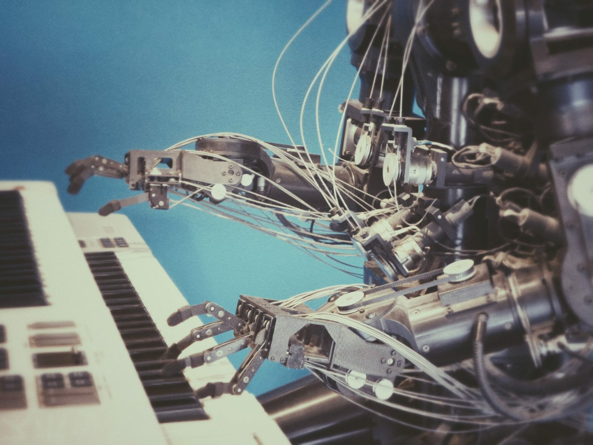 Picture of robot playing keyboard. 